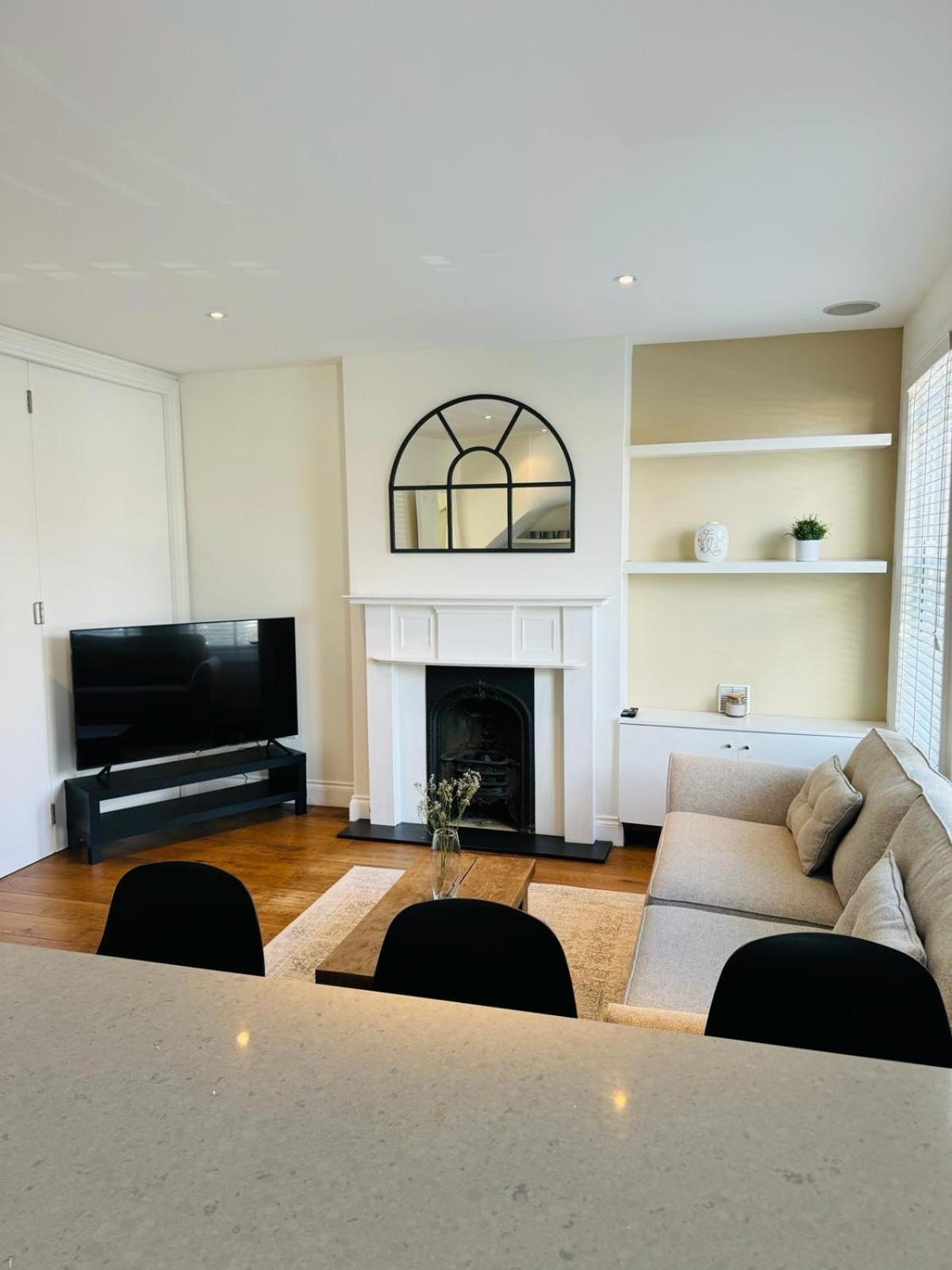 ロンドンStunning Flat In Chiswickアパートメント エクステリア 写真