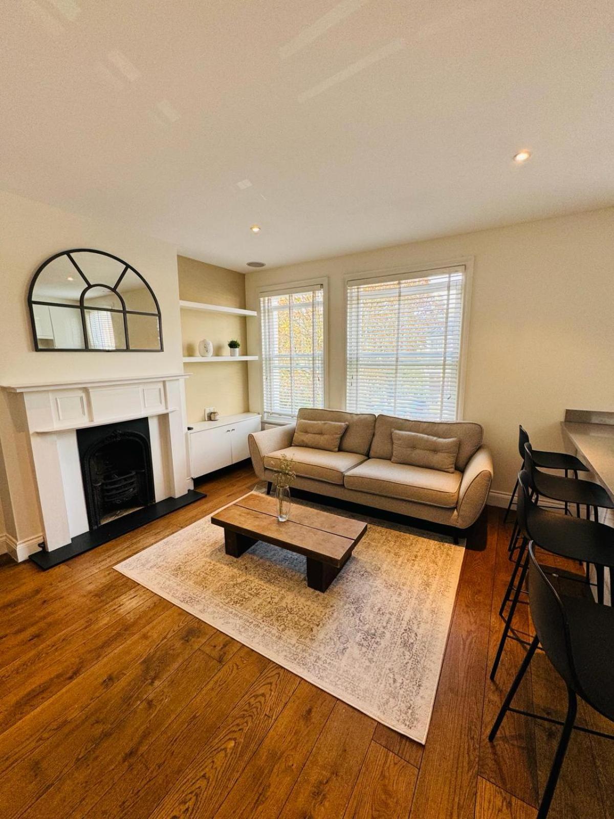 ロンドンStunning Flat In Chiswickアパートメント エクステリア 写真