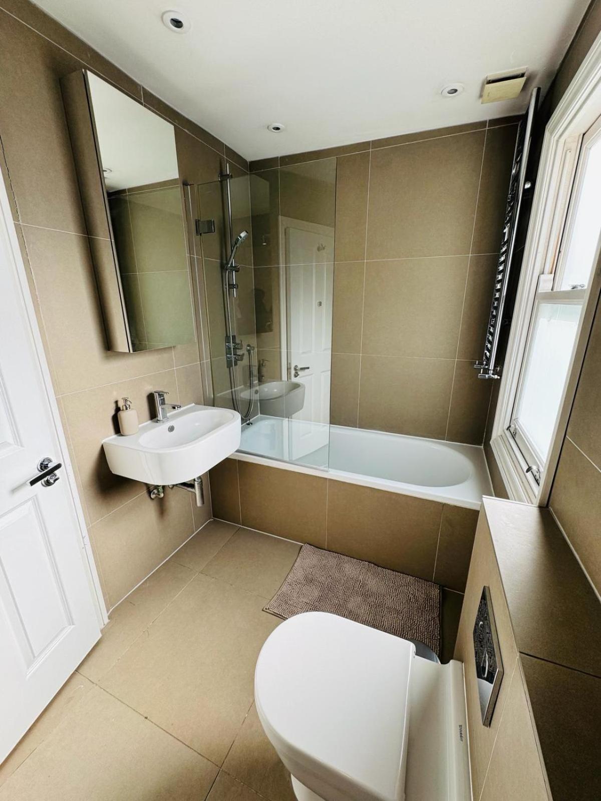 ロンドンStunning Flat In Chiswickアパートメント エクステリア 写真